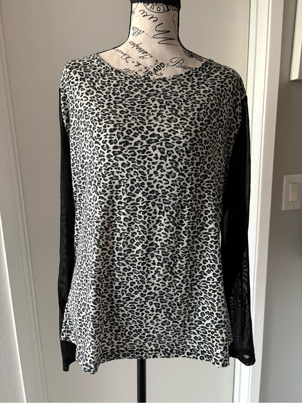 Leopard Print Long Sleeve Top in Cream and Black